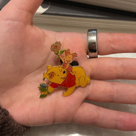 Winnie the Pooh and Piglet Disney Trading Pin - Picture 2 of 3